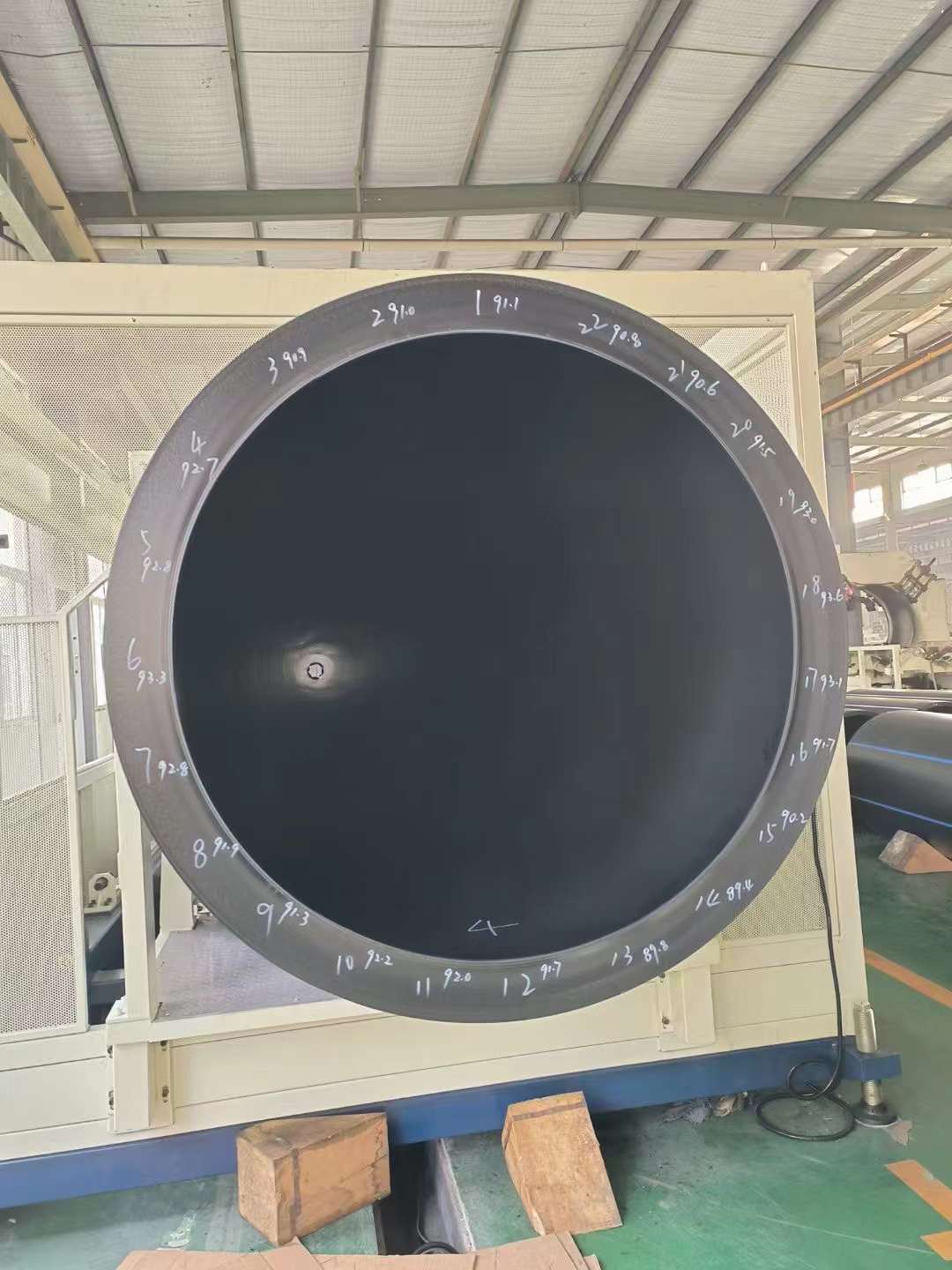 ท่อที่มีความหนาสูงและเส้นผ่านศูนย์กลางใหญ่: วิธีหลีกเลี่ยงการหย่อนยานในการอัดขึ้นรูปท่อ